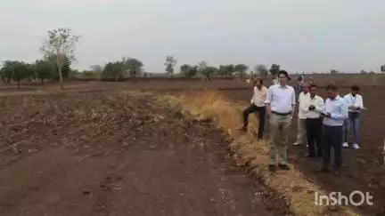 पठारी: कमिश्नर ने अधिकारियों को दिए निर्देश, जिले में मनरेगा के कार्य समय पर पूरे हों