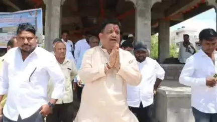 ಸಿಂದಗಿ: ಸಿಂದಗಿ ಪಟ್ಟಣದಲ್ಲಿ ಶಿವನ ದೇವಸ್ಥಾನದ ಹತ್ತಿರ ಸಮುದಾಯ ಭವನ ಕಂಪೌಂಡ್ ನಿರ್ಮಾಣ ಕಾಮಗಾರಿಗೆ ಶಾಸಕ ಅಶೋಕ ಮನಗೂಳಿ ಭೂಮಿಪೂಜೆ