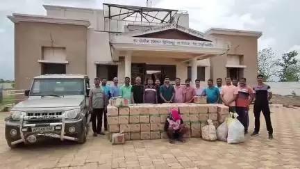 सिरोंचा: झिंगानूर येथे गडचिरोली पोलीसांनी केला अवैध दारु व चारचाकी वाहनासह एकुण 20,70,000/- रुपयांचा मुद्देमाल जप्त