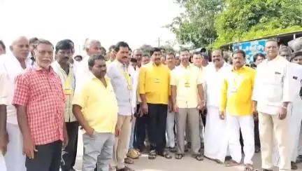 వెంకటగిరిలో మినీ మహానాడు.. తెలుగు తమ్ముళ్లు సుమారు 80 కార్లతో పయనం