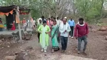 किनवट: सहस्त्रकुंड धार्मिक स्थळ ठिकाणी मुर्त्या स्थापनेवरून आत्मदहनाचा इशारा देणारे वाळकीकर व तहसीलदार यांची बोलणी विस्कटली