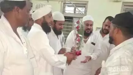 बाभूळगाव: हज यात्रे करिता जाणाऱ्या बाभुळगाव तालुक्यातील मौलाना यांचा मीटनापुर येथे गावकऱ्यांच्या वतीने  करण्यात आला सत्कार