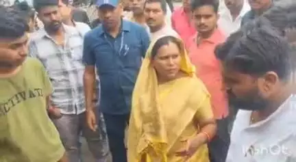 वाड्रफनगर: वाड्रफनगर में प्रशासन द्वारा बुलडोजर की कार्रवाई का विधायक ने किया विरोध