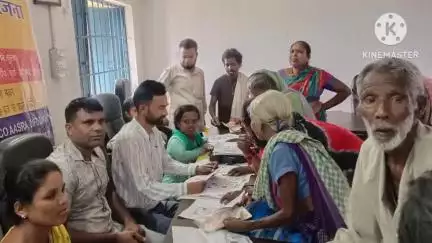 चान्हो: बनापीडी में राष्ट्रीय वयोश्री योजना के तहत एक दिवसीय शिविर का आयोजन