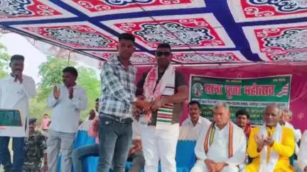 कान्हाचट्टी: पूर्व मंत्री सत्यानंद भोक्ता कान्हाचट्टी के जसपुर में शरणा पूजा महोत्सव में शामिल हुए