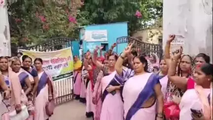 तिलौथू: तिलौथू पीएचसी में ठप स्वास्थ्य सेवाएं, आशा कार्यकर्ताओं की महाहड़ताल का असर