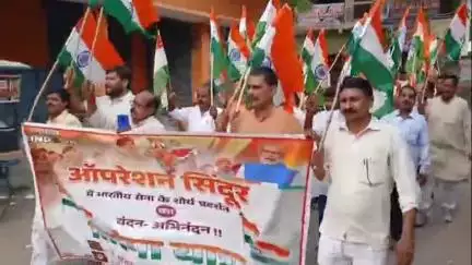 गुठनी: गुठनी में ऑपरेशन सिंदूर सफल होने पर भाजपा कार्यकर्ताओं ने निकाली तिरंगा यात्रा