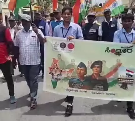 ಕನಕಪುರ: ನಗರದಲ್ಲಿ ಮಾಜಿ ಸೈನಿಕರು ಹಾಗೂ ಹಿಂದೂ ಪರ ಸಂಘಟನೆಗಳಿಂದ ನಡೆದ ತಿರಂಗ ಯಾತ್ರೆ