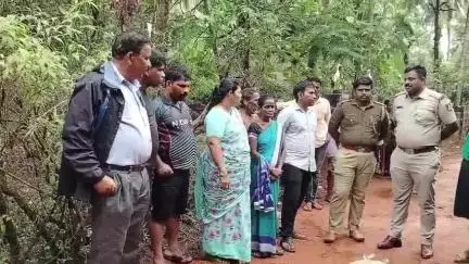 ಅಂಕೋಲ: ಗಾಳಿ-ಮಳೆಯಿಂದ ತುಂಡಾಗಿ ನೆಲಕ್ಕೆ ಬಿದ್ದಿದ್ದ ವಿದ್ಯುತ್ ತಂತಿ ತಗುಲಿ ದಾಂಡೆಭಾಗದ ಸ್ಥಳೀಯರೊಬ್ಬರ ಆಕಳು ಸಾವು