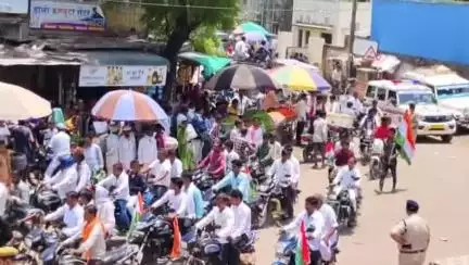 कोटड़ा: कोटडा मंडल में आयोजित भव्य ‘तिरंगा यात्रा’ में मंत्री बाबूलाल खराड़ी ने की सहभागिता