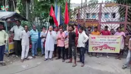 ইসলামপুর: পুনর্বাসন না দিয়ে হকার উচ্ছেদ করা যাবে না হকার জন তৈরি করতে হবে এই দাবিতেই  ইসলামপুর থানায় ডেপুটেশন CITU র
