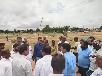 దోమకొండ: గొట్టిముక్కల, యడవరం గ్రామంలో వరి ధాన్యం కొనుగోలు కేంద్రాలను పరిశీలించిన :జిల్లా అదనపు కలెక్టర్ విక్టర్