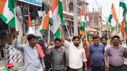 मेजरगंज: मेजरगंज प्रखंड में भाजपा कार्यकर्ताओं ने ऑपरेशन सिंदूर की सफलता और सेना के सम्मान में निकाली तिरंगा यात्रा