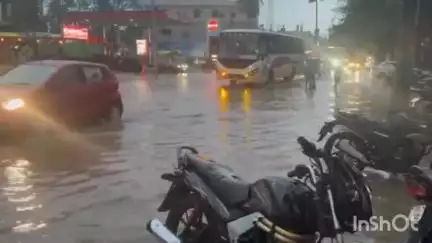 శంకరపట్నం: భారీ వర్షంతో చెరువును తలపించిన కేశవపట్నం ప్రధాన రహదారి.. ఇబ్బందులు పడ్డ వాహనదారులు