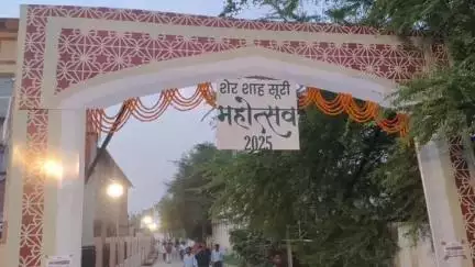 दो दिवसीय शेरशाह सूरी महोत्सव के अवसर पर भी नहीं ध्यान दिया गया इस पंप पर जिससे शेरशाह रोजा में पानी जाना है।