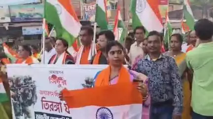 পূর্বস্থলী ২: পূর্বস্থলীর তেলেনিও পাড়া থেকে পূর্বস্থলী স্টেশন পর্যন্ত অপারেশন সিদুরের সাফল্যে তিরঙ্গা যাত্রা অনুষ্ঠিত হলো BJP-র তরফে