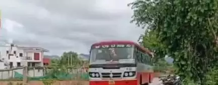 ಗುಡಿಬಂಡೆ: ವರ್ಲಕೊಂಡ ಸಮೀಪ ಕ್ರಷರ್ ಟಿಪ್ಪರ್ ಗಳ ಸಂಚಾರದಿಂದ ಹದಗೆಟ್ಟ ರಸ್ತೆ,ಸ್ಥಳೀಯರ ಆಕ್ರೋಶ #Localissue