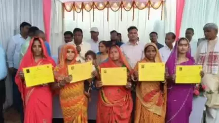साहेबपुर कमाल: बेगूसराय: जिलाधिकारी द्वारा प्रखंड परिसर में समीक्षा बैठक एवं जन संवाद कार्यक्रम आयोजित