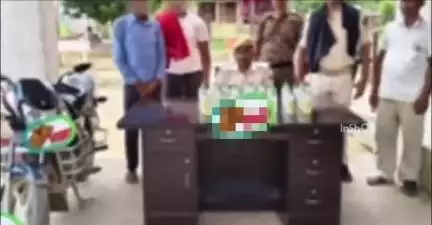 ढाका: महुआवा पुलिस ने 45 बोतल नेपाली शराब के साथ दो तस्करों को किया गिरफ्तार