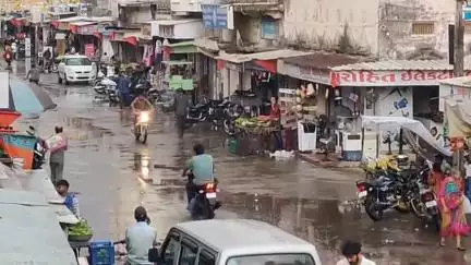 કુતિયાણા: શહેર અને ગ્રામ્ય પંથકમાં અસહ્ય ગરમી અને ઉકળાટ બાદ પવન સાથે વરસાદ વરસ્યો
