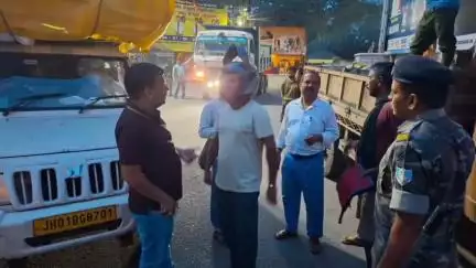 ओरमांझी: मेसरा, कचहरी चौक और मोरहाबादी में जिला परिवहन पदाधिकारी ने चलाया जांच अभियान, 26 वाहनों से वसूला जुर्माना