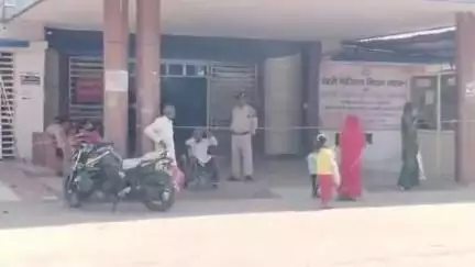 बडोनी: ग्राम पुरा निवासी महिला की इलाज के दौरान जिला अस्पताल में हुई मौत, पुलिस ने पोस्टमार्टम कराकर जांच की शुरू