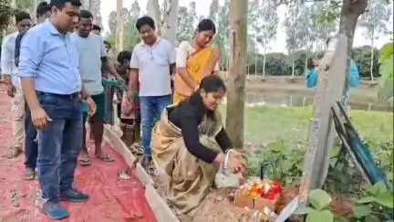 পুরাতন মালদা: বরাদ্দ প্রায় সাড়ে 3 লাখ টাকা, জোহরী মুণ্ডাপাড়ায়  ঢালাই রাস্তার কাজের শিলান্যাস করলেন পঞ্চায়েত সমিতির সভাপতি