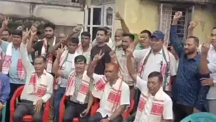 তামুলপুৰ: তামুলপুৰত অনুষ্ঠিত হোৱা বিপিএফৰ সভাত উপস্থিত থাকে প্ৰাক্তন মন্ত্ৰী ৰিহন দৈমাৰী
