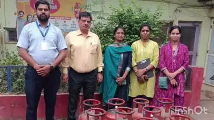 गुलाबगंज: जिले में घरेलू गैस सिलेंडर का उपयोग करने वाले खाद्य प्रतिष्ठानों पर होगी कार्रवाई, जिला आपूर्ति अधिकारी ने दिए निर्देश
