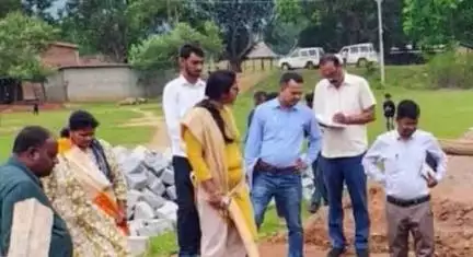 डुमरी: एसडीओ ने टांगरडीह समेत डुमरी के कई गांवों में कार्यों का किया निरीक्षण