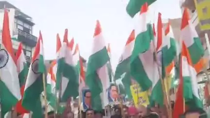सुमेरपुर: सुमेरपुर शहर में संविधान बचाव और जातीय जनगणना को लेकर कांग्रेसी कार्यकर्ताओं ने निकाली विशाल तिरंगा रैली