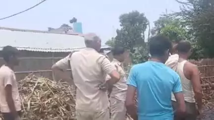 बनमा इटहरी: बनमा चौक के पास ट्रैक्टर ट्रॉली में आग लगने से मक्का जलकर राख