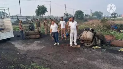खलारी: आरसीएम साईडिंग के पास सीआईएसएफ का कोल रेड अभियान, डेढ़ टन कोयला व दो बाइक जब्त