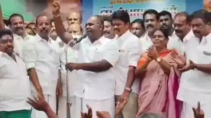 இராஜபாளையம்: ராமலிங்கபுரம்  சாலையில் சங்கிலி பாண்டி கோவிலில் முன்னாள் முதல்வர் எடப்பாடி பழனிச்சாமி 71 வது பிறந்தநாள் விழா முன்னாள் அமைச்சர் பங்கேற்பு