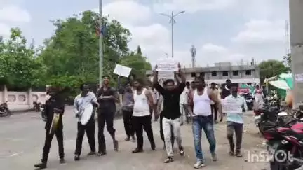 जळगाव जामोद: तहसील चौकात भूमिपुत्रांच्या वतीने भीक मांगो आंदोलन