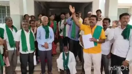ಮಾಲೂರು: ತಾಲ್ಲೂಕು ಕಛೇರಿಯಲ್ಲಿ ದಲ್ಲಾಳಿಗಳ ಹಾವಳಿಗಳನ್ನು ತಪ್ಪಿಸುವಂತೆ:ಪಟ್ಟಣದಲ್ಲಿ ಕರ್ನಾಟಕ ರಾಜ್ಯ ರೈತ ಸಂಘ ಹಾಗೂ ಹಸಿರು ಸೇನೆ ಪ್ರತಿಭಟನೆ