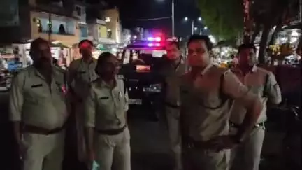 बड़ा मलेहरा: बड़ामलहरा नगर में SDOP व TI ने की CCTV पेट्रोलिंग, दुकानदारों से कैमरे लगाने की अपील