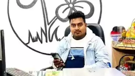 হরিণঘাটা: মোহনপুরে দলীয় কার্যালয়ের ভিতর গলায় ফাঁস দিয়ে আত্মঘাতী হরিনঘাটা পুরসভার কাউন্সিলার রাকেশ পাড়ুই