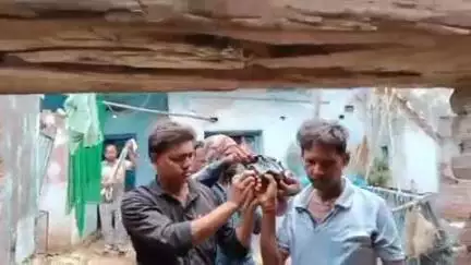 चितरपुर: खदान में आग बुझाने के दौरान जान गंवाने वाले खोखा निवासी का शव नहीं मिला, घटनास्थल की मिट्टी का किया अंतिम संस्कार
