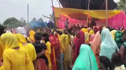 फुल्लीडूमर: छोटी कैथा गांव में चल रहे सात दिवसीय श्रीमद् भागवत कथा ज्ञान यज्ञ की पूर्णाहुति हुई