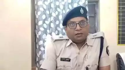 बथनाहा: भटुआडीह में पुलिस ने छापेमारी कर मारपीट के एक आरोपी को किया गिरफ्तार