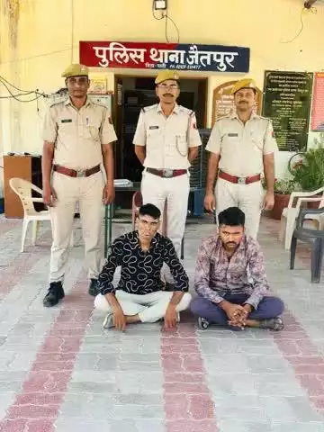 #PaliPolice
रेंज स्तरीय ऑपेरशन संपोलिया के तहत थाना जैतपुर टीम की कार्रवाई, मुलजिम महेंद्र व श्रवण के कब्जे से रजनीगंधा पान में मिश्रित एम डी ड्रग्स बरामद व वारदात में प्रयुक्त मोटरसाइकिल जब्त।