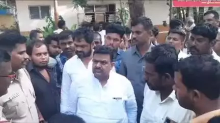 ಕುಷ್ಟಗಿ: ಪೈಪ್ ಉರುಳಿ ಬಿದ್ದು ಇಬ್ಬರು ಕಾರ್ಮಿಕರು ಸ್ಥಳದಲ್ಲೆ ಸಾವಿಗೀಡಾದ ಘಟನೆ ಪಟ್ಟಣದಲ್ಲಿ ನಡೆದಿದೆ