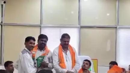 कामठी: भाजपा कार्यालय कामठी येथे  भाजपा पदाधिकाऱ्यांची बैठक संपन्न