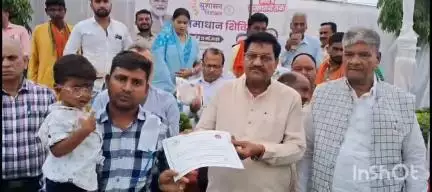 नांदघाट में सुशासन तिहार के अंतर्गत आयोजित समाधान शिविर में खाद्य मंत्री दयाल दास बघेल हुए शामिल