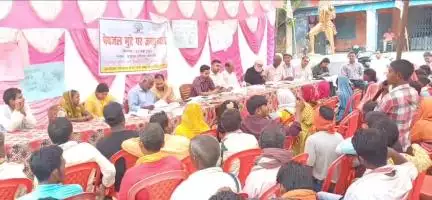 बरवाडीह: प्रखंड मुख्यालय के पुराने ब्लॉक परिसर में पेयजल मुद्दे को लेकर जन सुनवाई का आयोजन किया गया