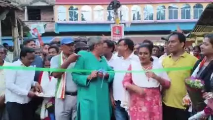 আমডাঙা: ভোটের প্রতিশ্রুতি পূরণ: আমডাঙায় পার্থ ভৌমিকের তহবিলের ২.৭২ কোটি টাকার রাস্তার শিলান্যাস, খুশি এলাকাবাসী
