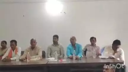 अतरी: अतरी प्रखंड मुख्यालय में बीस सूत्री बैठक, टेटुआ बाजार में शौचालय और पेयजल का मुद्दा उठा