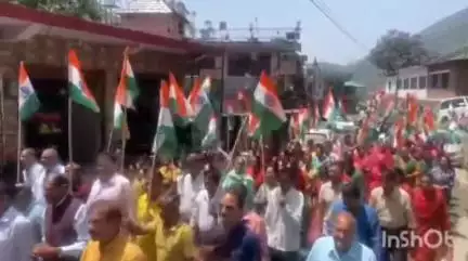 ओट: कटौला में भाजपा के कार्यकर्ताओं ने निकाली तिरंगा यात्रा, विधायक रहे मौजूद #OperationSindoor