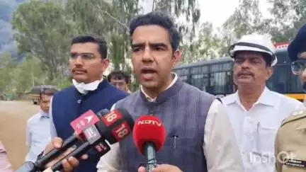 इगतपुरी: पाण्याने आग विझत नाही त्यासाठी फोन लागतो जिल्हाधिकारी जलद शर्मा यांची मुंडेगाव येथे प्रसिद्धी माध्यमांना प्रतिक्रिया